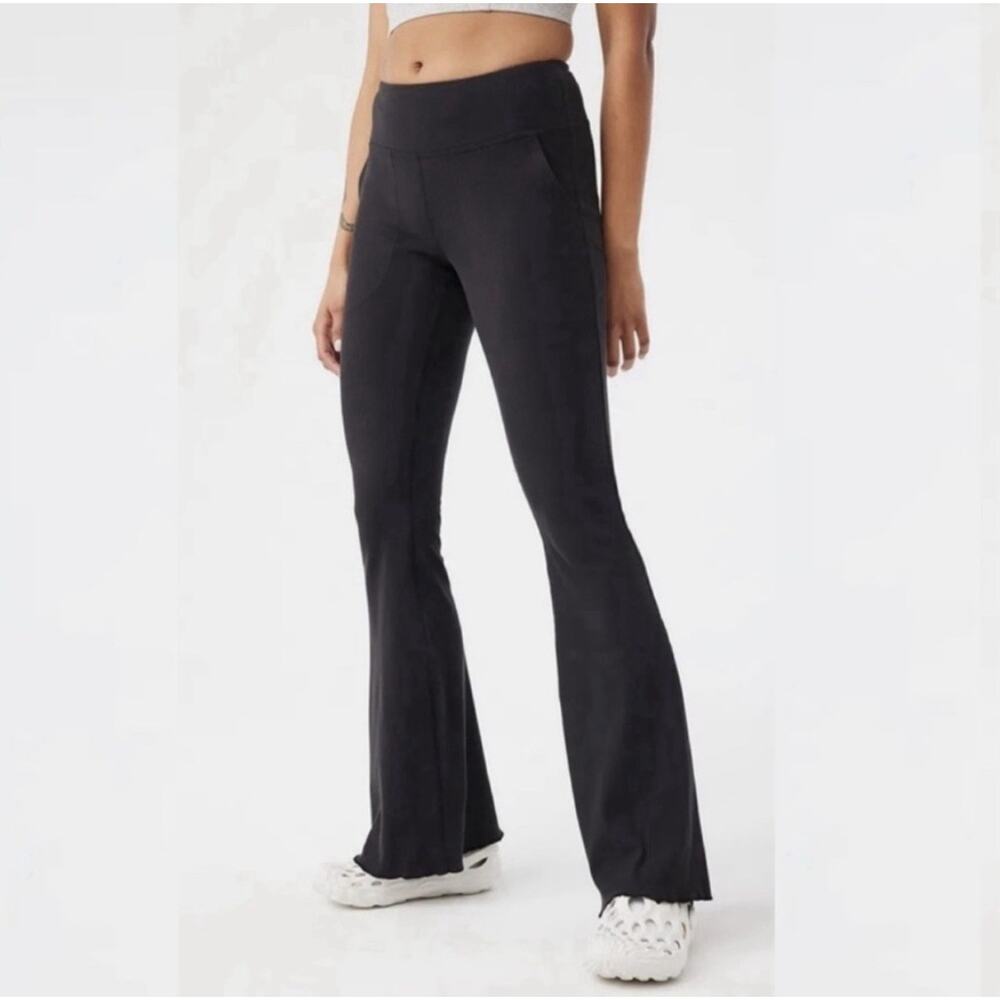 Outdoor Voices Superform Ribbed Flare Leggings BXS Black Athleisure Travel - Picture 2 of 13